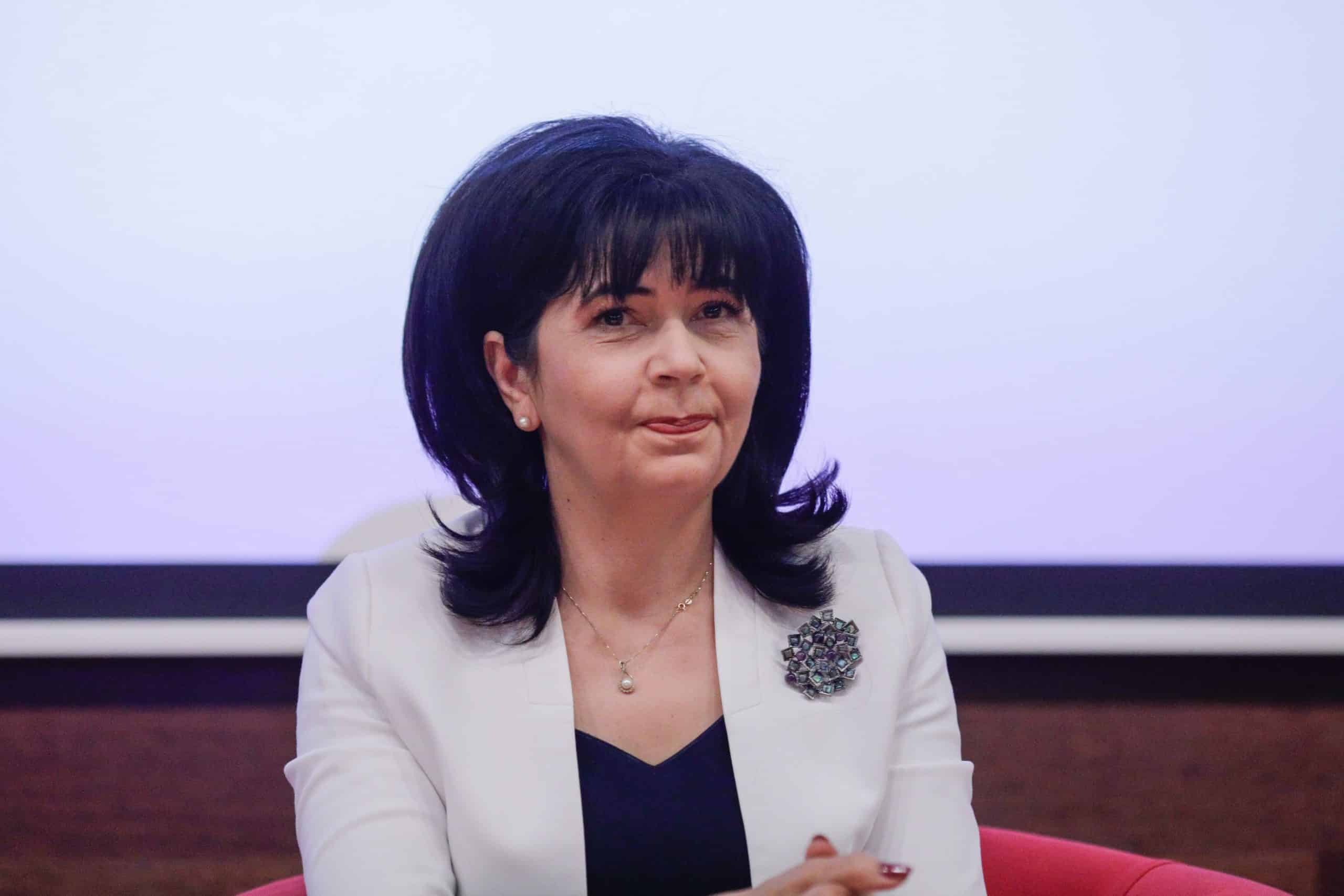 Percheziții DNA la Spitalul Județean Botoșani pentru fraudarea unor concursuri de angajare / Descinderi și la Consiliul Județean și la PSD Botoșani, conduse de Doina Federovici, vizată și ea. Reacția acesteia / Cât era mita pentru un post în spital