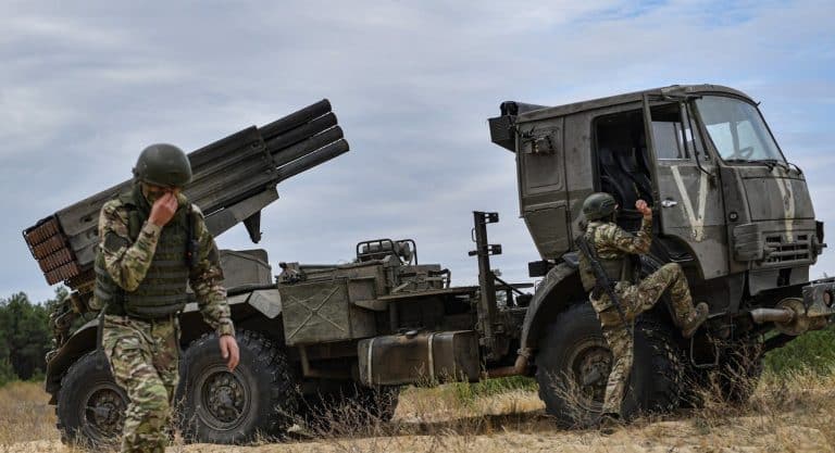 Rușii au „schimbat radical tactica” în Herson și atacă forțele ucrainene cu arme chimice. Aruncă grenade K-51 din drone