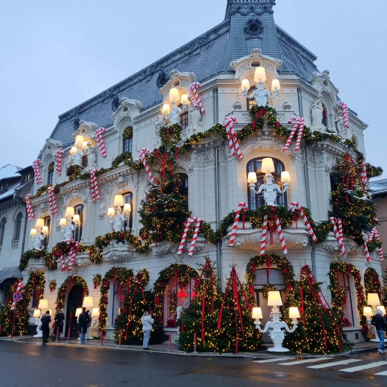Cum poți să faci o afacere de succes într-o casă veche fără să o demolezi și să construiești un bloc? Cazul Casa Mița Biciclista