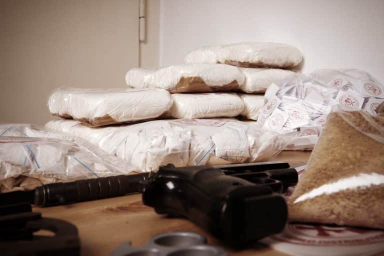 Cele două adolescente din Hunedoara care s-au sinucis aruncându-se de pe un turn de apă consumaseră unul dintre cele mai răspândite și ieftine droguri în rândul tinerilor / Ce este Cristal