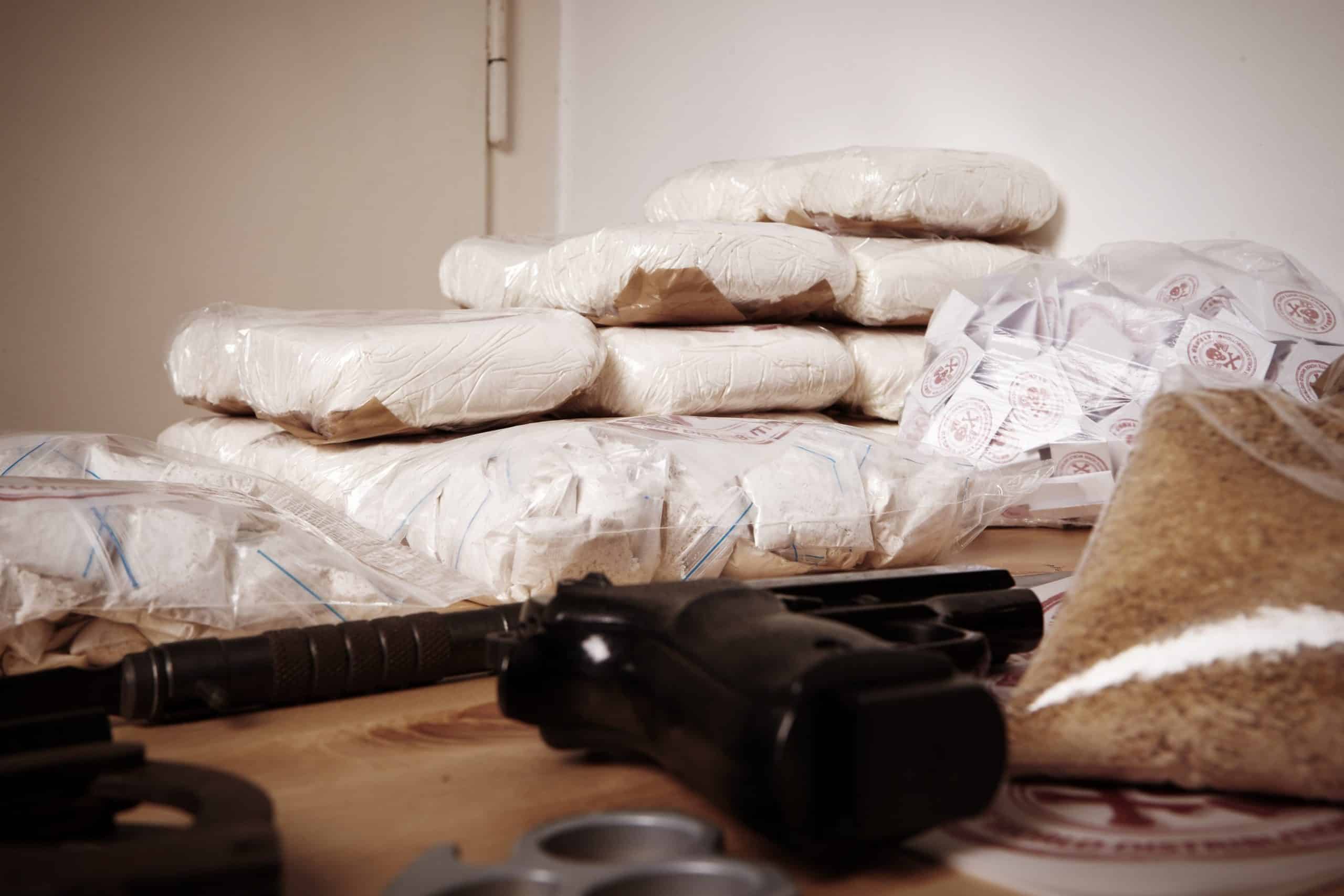 Cele două adolescente din Hunedoara care s-au sinucis aruncându-se de pe un turn de apă consumaseră unul dintre cele mai răspândite și ieftine droguri în rândul tinerilor / Ce este Cristal