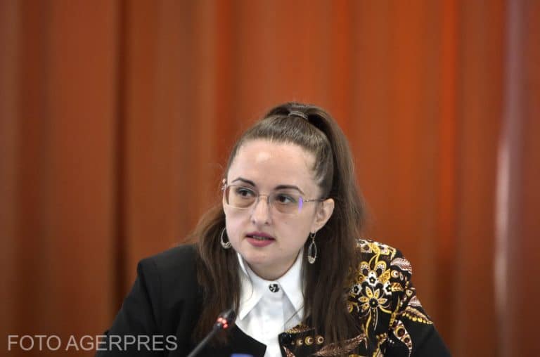 O senatoare aleasă pe lista AUR spune că soțul ei a sesizat DNA privind caravana medicală a formațiunii conduse de George Simion