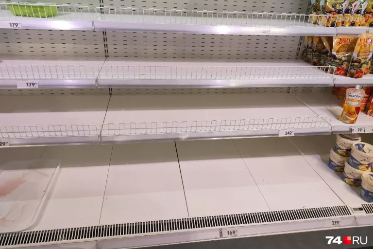 Ce se ascunde în spatele declarațiilor triumfaliste ale lui Putin. Un expert rus explică cum s-a întors economia Rusiei în perioada sovietică: „Nu poți să pui tancuri și avioane pe pâine”