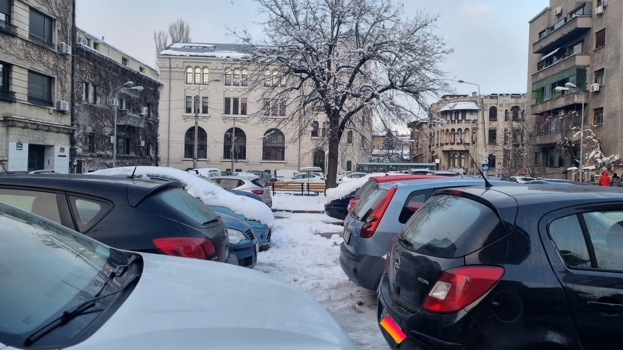 FOTO ​​Piața Spaniei sau neputința administrației locale de a face un oraș pentru oameni