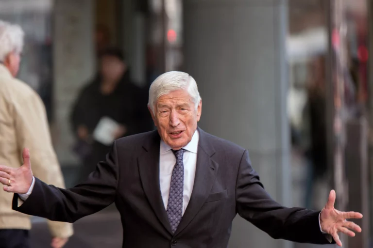 Un fost premier olandez și soția sa au murit împreună prin eutanasie / Cererea cuplurilor care vor să moară în același timp este în creștere