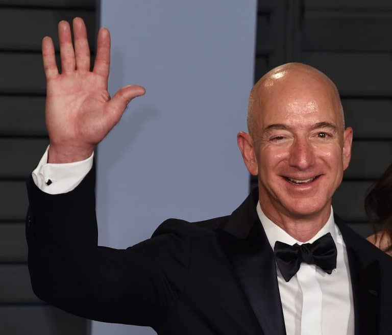 Jeff Bezos a vândut acţiuni Amazon pentru 2 miliarde de dolari și nu se va opri aici