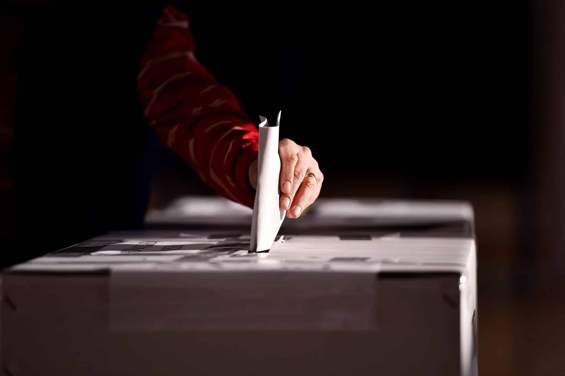 Sondajul pe baza căruia PSD şi PNL spun că discută comasarea alegerilor şi candidaturi pe liste comune / Ce scoruri ar obține partidele dacă duminică ar fi alegeri europarlamentare