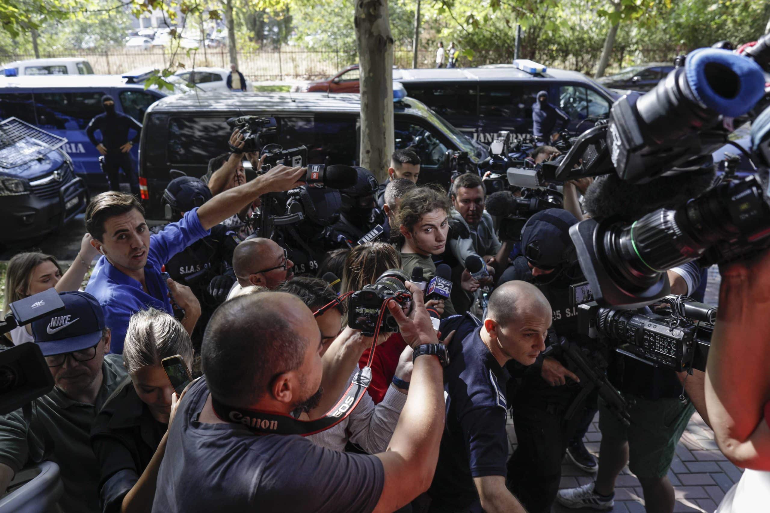 VIDEO Tatăl lui Sebastian, băiatul ucis în accidentul provocat de Vlad Pascu, plângând la ieșirea din instanță: Judecătoarea a întrebat unde este fiul meu / Cine este magistratul care judecă acest dosar