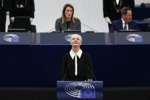 VIDEO Iulia Navalnaia, discurs emoționant în plenul Parlamentului European: Putin este în stare de orice, nu se poate negocia cu el / Nu aveți de-a face cu un politician, ci cu un monstru sângeros / Putin mi-a torturat și ucis soțul