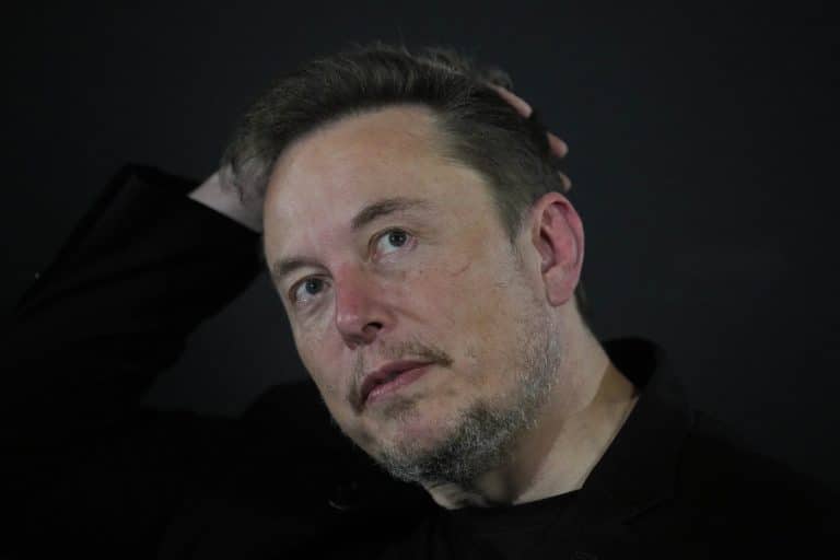 Elon Musk dă în judecată OpenAI că „a tradat misiunea inițială”