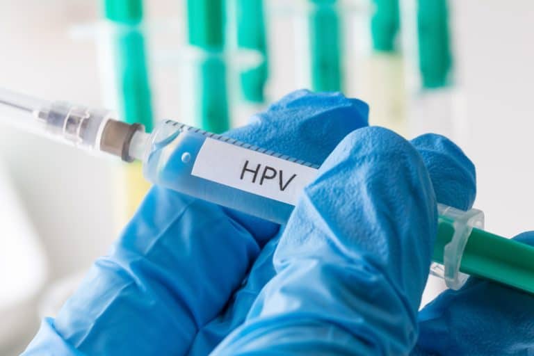 Peste 13% dintre cancerele diagnosticate în România, asociate infecţiei persistente cu virusul HPV