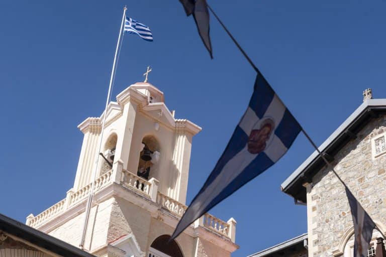 Scandal la o mănăstire din Cipru – acte sexuale între călugări, un seif cu 800.000 de euro şi false minuni