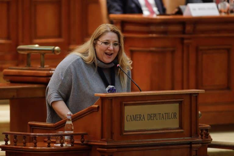 Diana Șoșoacă, amendată din nou, după scandalul făcut polițiștilor care i-au suspendat permisul auto