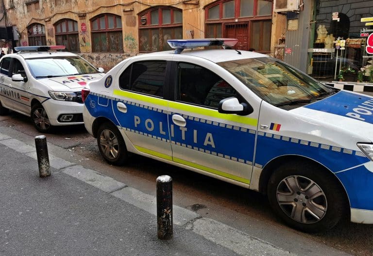 VIDEO Filmul evenimentelor de la un liceu din Târgu Mureș, unde un elev de 15 ani a făcut scandal, a fost dus la poliție, apoi s-a întors și și-a bătut diriginta