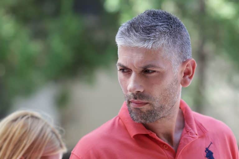 Șoferul mașinii cu celebrele plăcuțe suedeze anti – PSD a intrat în politică. Partidul pe care l-a ales