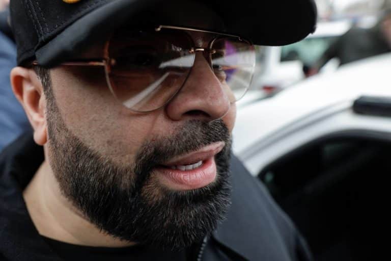 Manelistul Florin Salam a fost reținut. Este acuzat că ar fi luat în avans bani pentru a cânta, însă nu și-a onorat înțelegerile