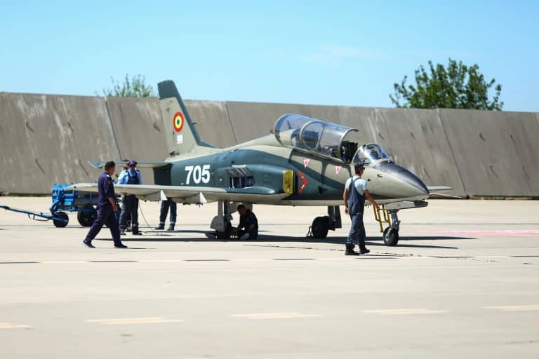 VIDEO Primul avion IAR-99 Standard Modernizat a efectuat zborul de test, dar cu o întârziere de aproape doi ani față de când era prevăzut în contractul inițial / Cum răspunde MApN