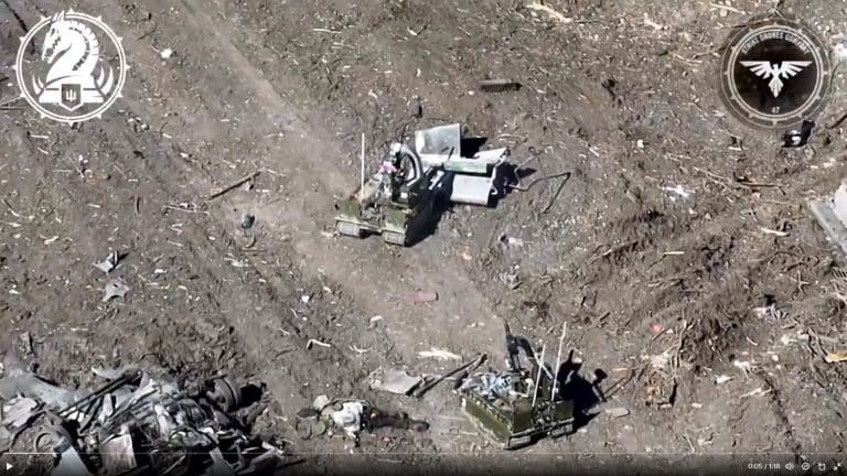 VIDEO Rusia și-a trimis pentru prima dată la atac mini-tancurile robotizate. Apoi, acestea au fost reperate de dronele low-cost ucrainene