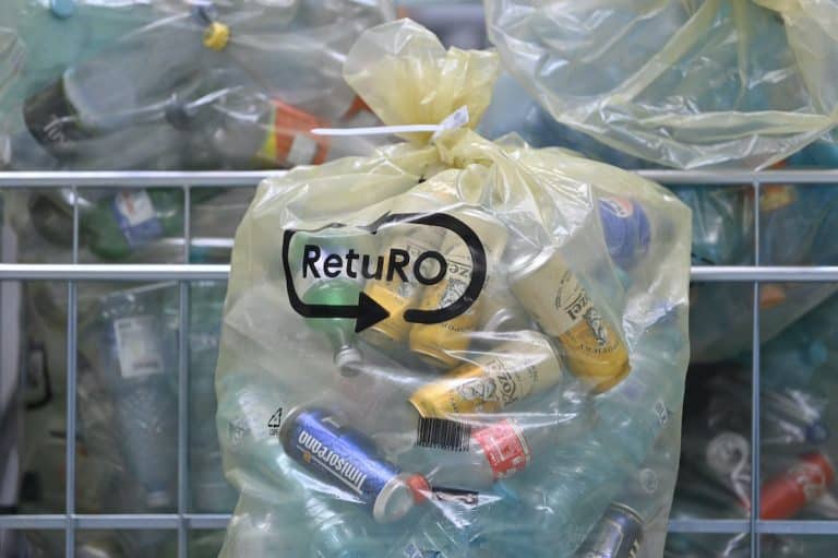 „RetuRo, eşti un mic hoț”/ „Sacii sunt atât de scumpi, de zici că e implicat brandul Balenciaga în fabricarea lor” – Supărarea managerilor din HORECA pe Sistemul Garanție – Returnare
