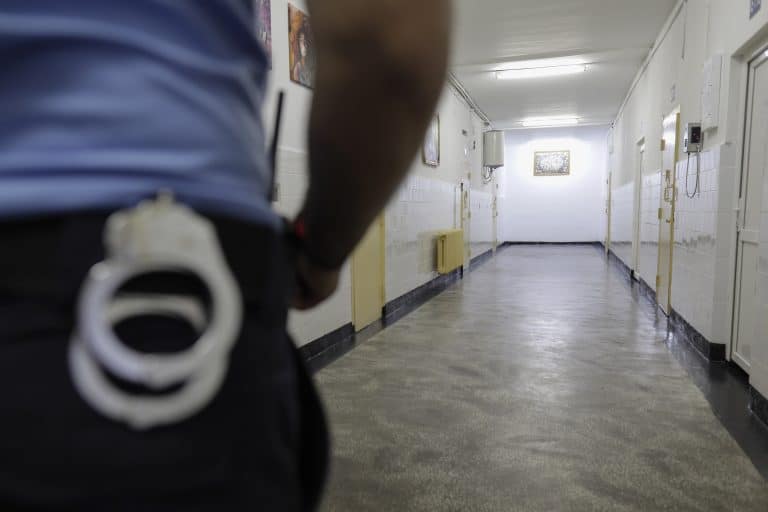 Deținutul condamnat pentru crimă care a evadat din București a ajuns înapoi în spatele gratiilor / Cum a fost prins și ce căuta la Oradea