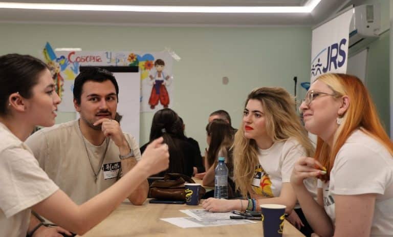 Ce cred despre România străini stabiliți la noi, din Mexic, Rwanda și din alte șase țări. „Și noi și mexicanii avem complexul celui cucerit”