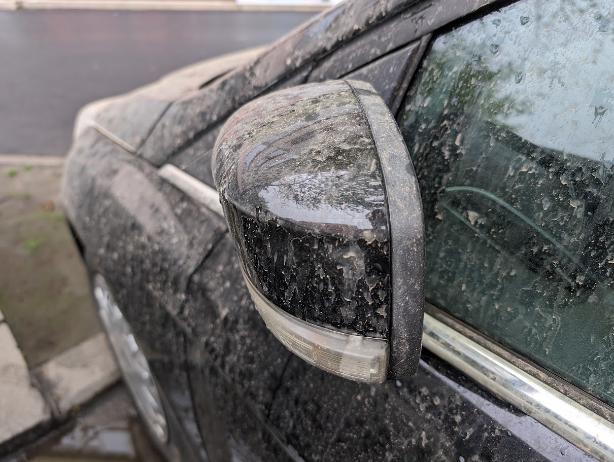 FOTO România, afectată de un val intens de praf saharian / Imagini cu mașini acoperite de praf în București