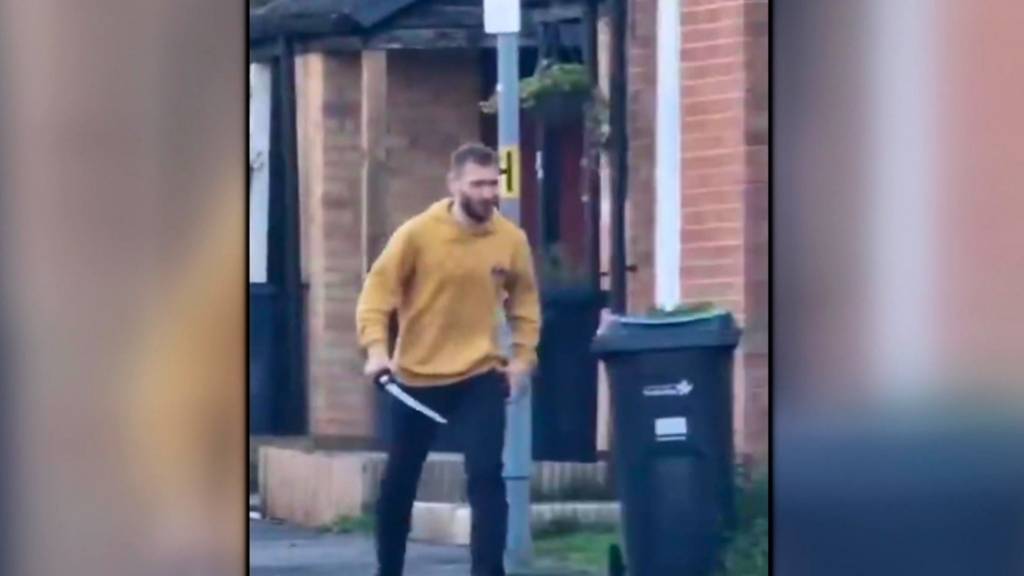 VIDEO Un băiat de 13 ani a murit într-un atac cu sabia la Londra. Mai multe persoane rănite, suspectul a fost arestat