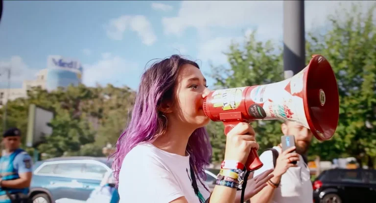 Ce au de spus adolescenții filmați timp de 4 ani pentru un film despre Gen Z: „Cărăm bagajele emoționale ale unor părinți crescuți într-un sistem autoritar”