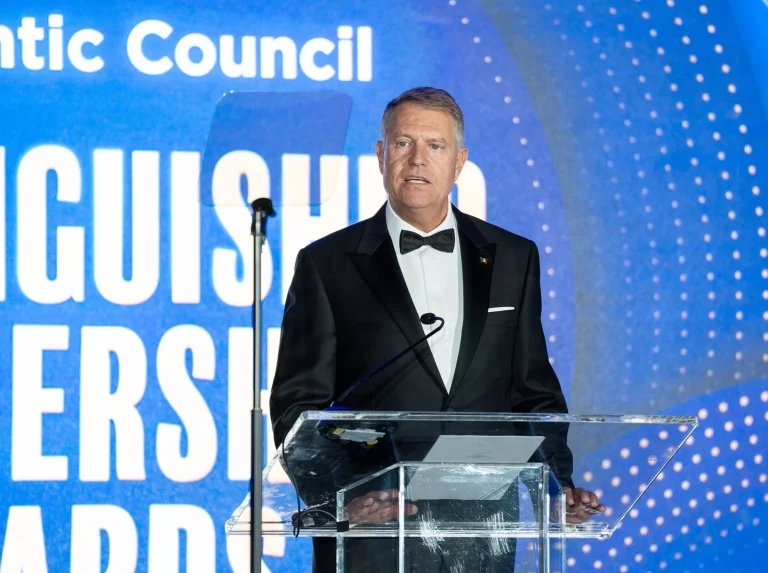 Vă amintiți cum produsele bune, în comunism, mergeau la export? Versiunea de export a lui Klaus Iohannis