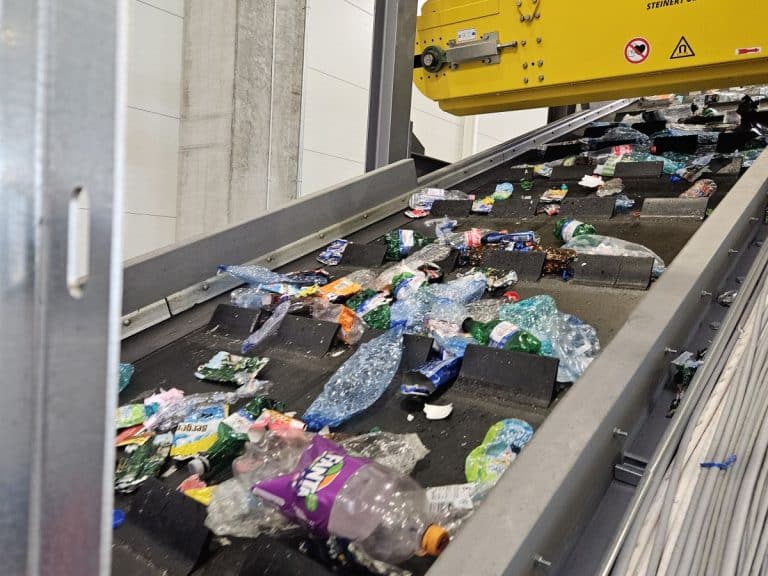 Cum arată cifrele Sistemului Garanție-Returnare la aproape șase luni de la start și ce spune ministrul Mediului despre cei care vor să „păcălească” aparatele