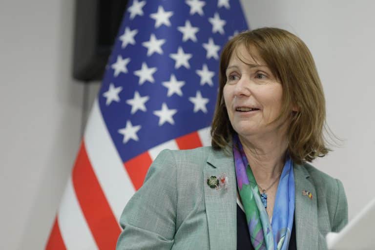 De ce a spus ambasadoarea SUA la București, Kathleen Kavalec: „Cine are viză de America să vină să şi-o reînnoiască, chiar dacă este luată anul trecut”