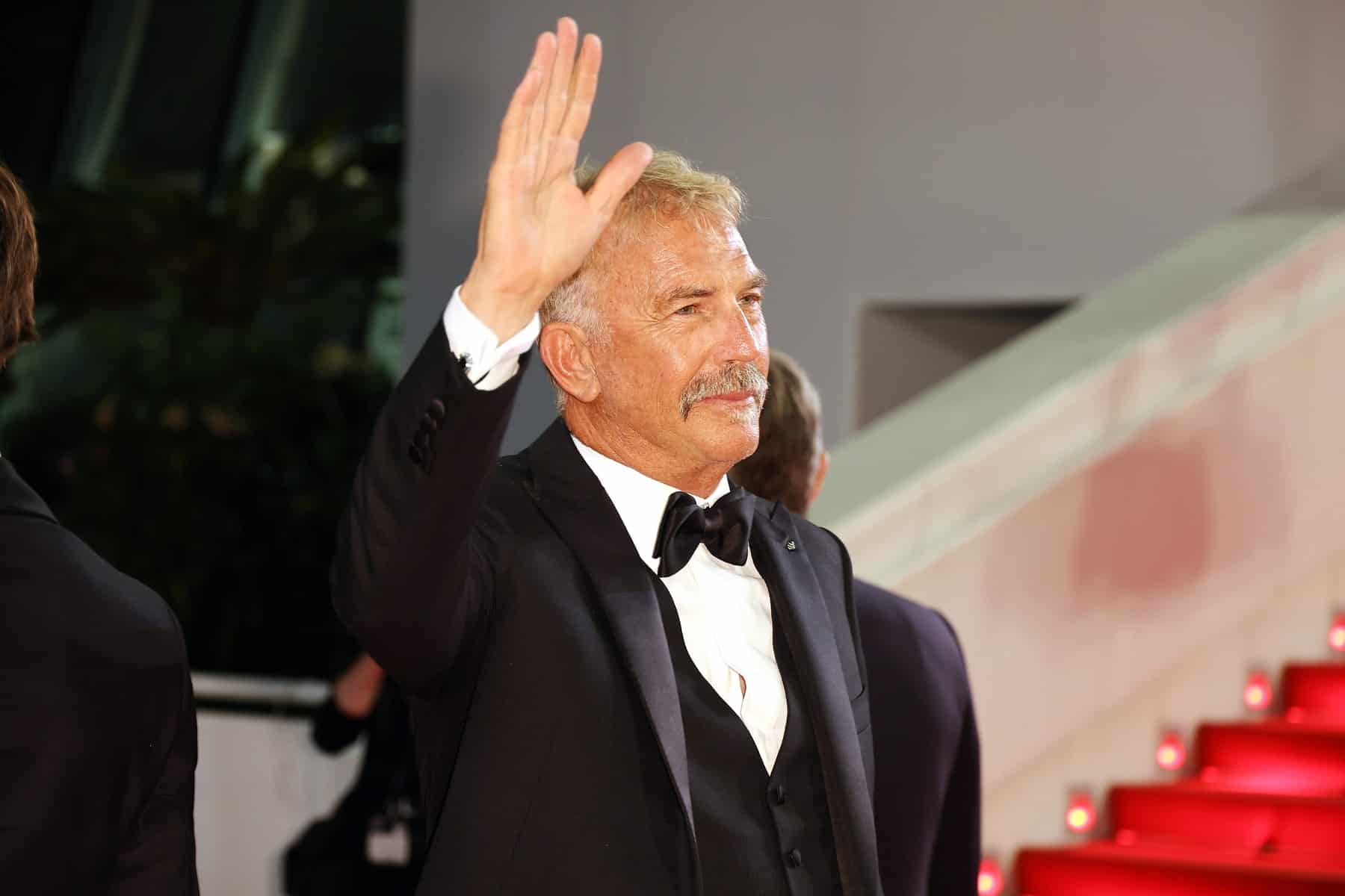 VIDEO Kevin Costner, în lacrimi după ce filmul pentru care și-a ipotecat ranch-ul a fost ovaționat timp de 7 minute la Cannes