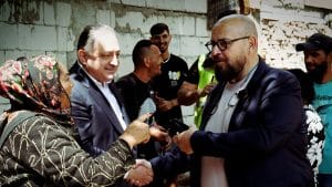 VIDEO Vanghelie şi Piedone, întâlnire neașteptată în ghetou: „A fost angajatul meu. Pleca prin ţară să aducă vinuri pentru buticurile mele”