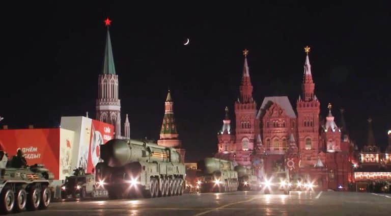 Război în Ucraina – ziua 834: Franţa va furniza Ucrainei avioane de luptă Mirage / SUA nu permit Kievului să lovească Moscova cu armele livrate / Putin amenință că va desfășura rachete care pot lovi Occidentul / Ucrainenii au distrus un remorcher rusesc în Crimeea