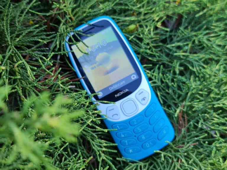 REVIEW Nokia 3210 – Am testat telefonul tinereții „mobilelor” din România, relansat după 25 de ani. Cum este noua variantă, gândită pentru „digital detox” / Cât ține bateria