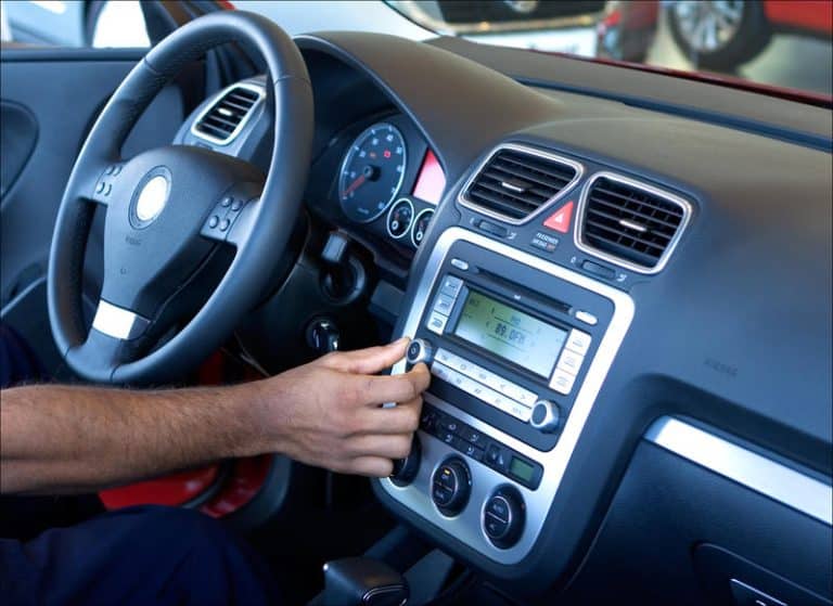 De ce antreprenorii și politicienii preferă să-și ia mașini pe firmă? Cum arată avantajele fiscale