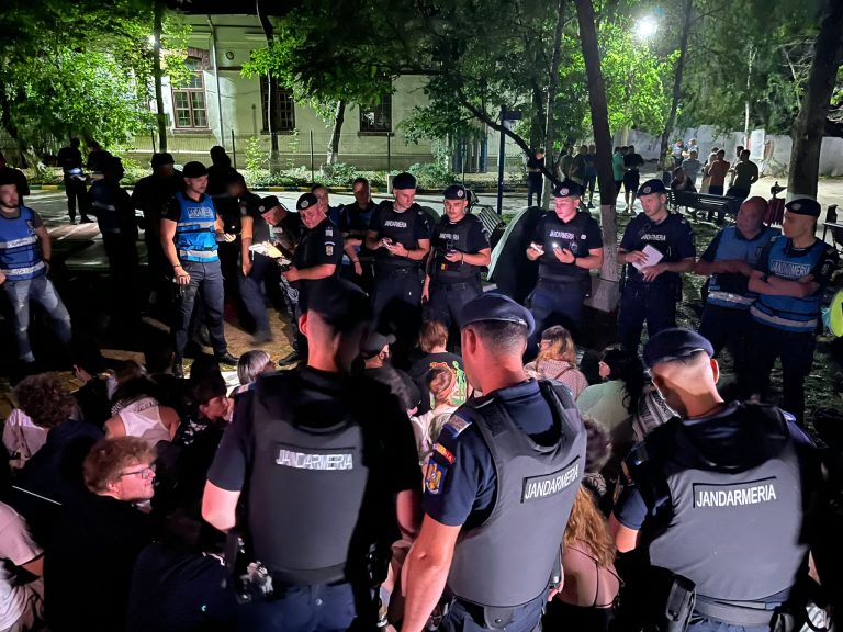 Zeci de jandarmi și polițiști au intrat peste cei 40 de studenți pro-Palestina care continuă protestul de la Universitatea București
