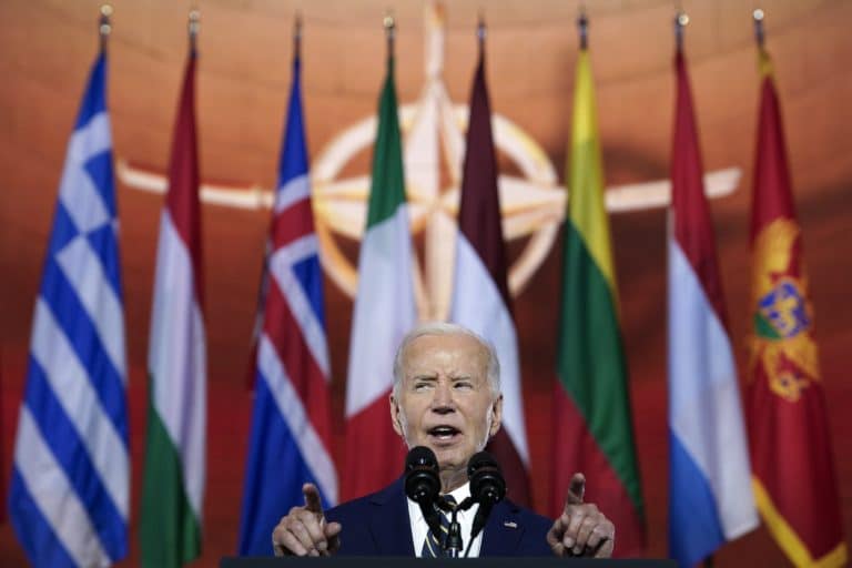 „Ucraina poate să îl învingă pe Putin”. Biden, discurs energic la summitul NATO. România, invocată de două ori